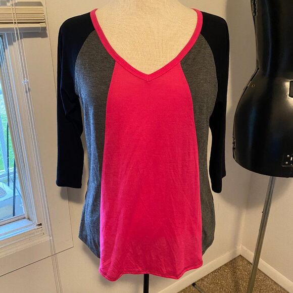 Maurices Boho Lace Back 3/4 Sleeve V-neck T-shirt Womens Top Size LG - Picture 2 of 6